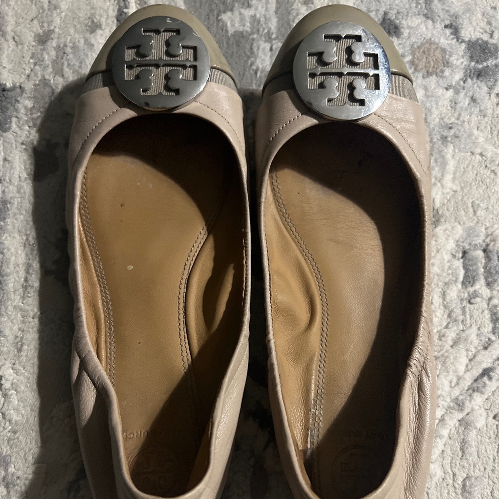 Tory  Burch  7.5 ballet flats gray and tan